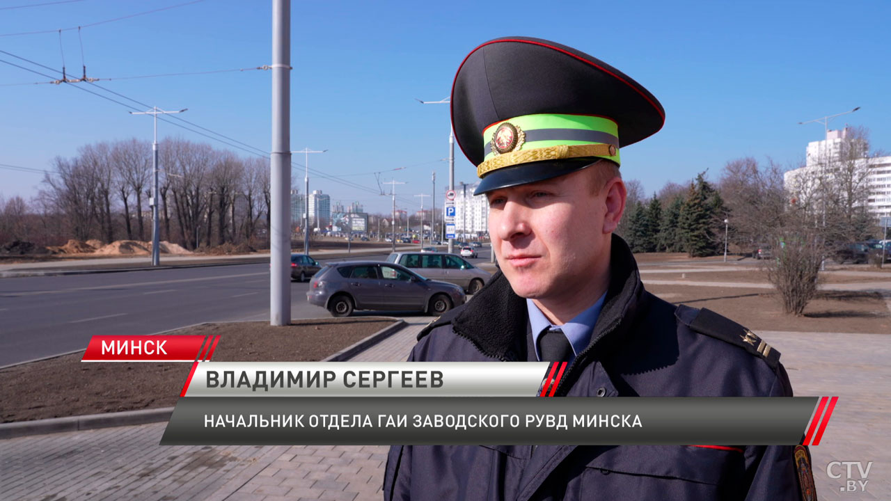 Причина остановки – 8 Марта! Сотрудники ГАИ поздравили автолюбительниц с праздником-8