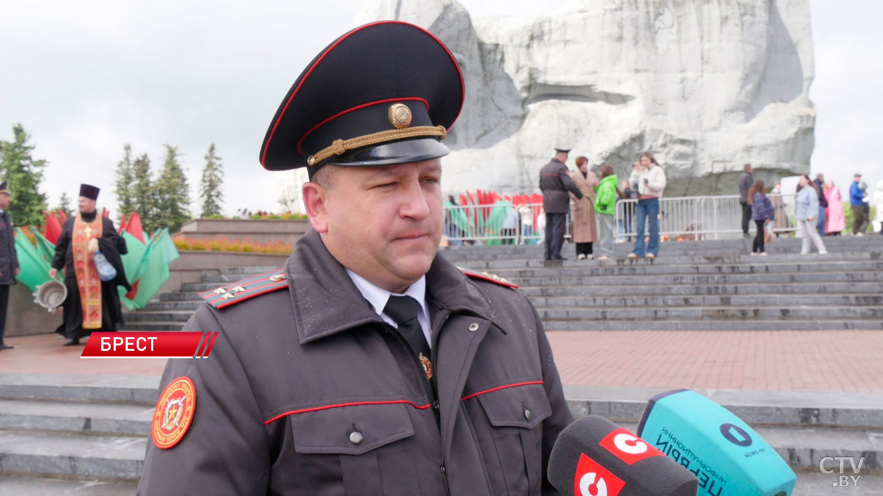 Молодое пополнение пограничников и военнослужащих внутренних войск приняли присягу в Брестской крепости-10