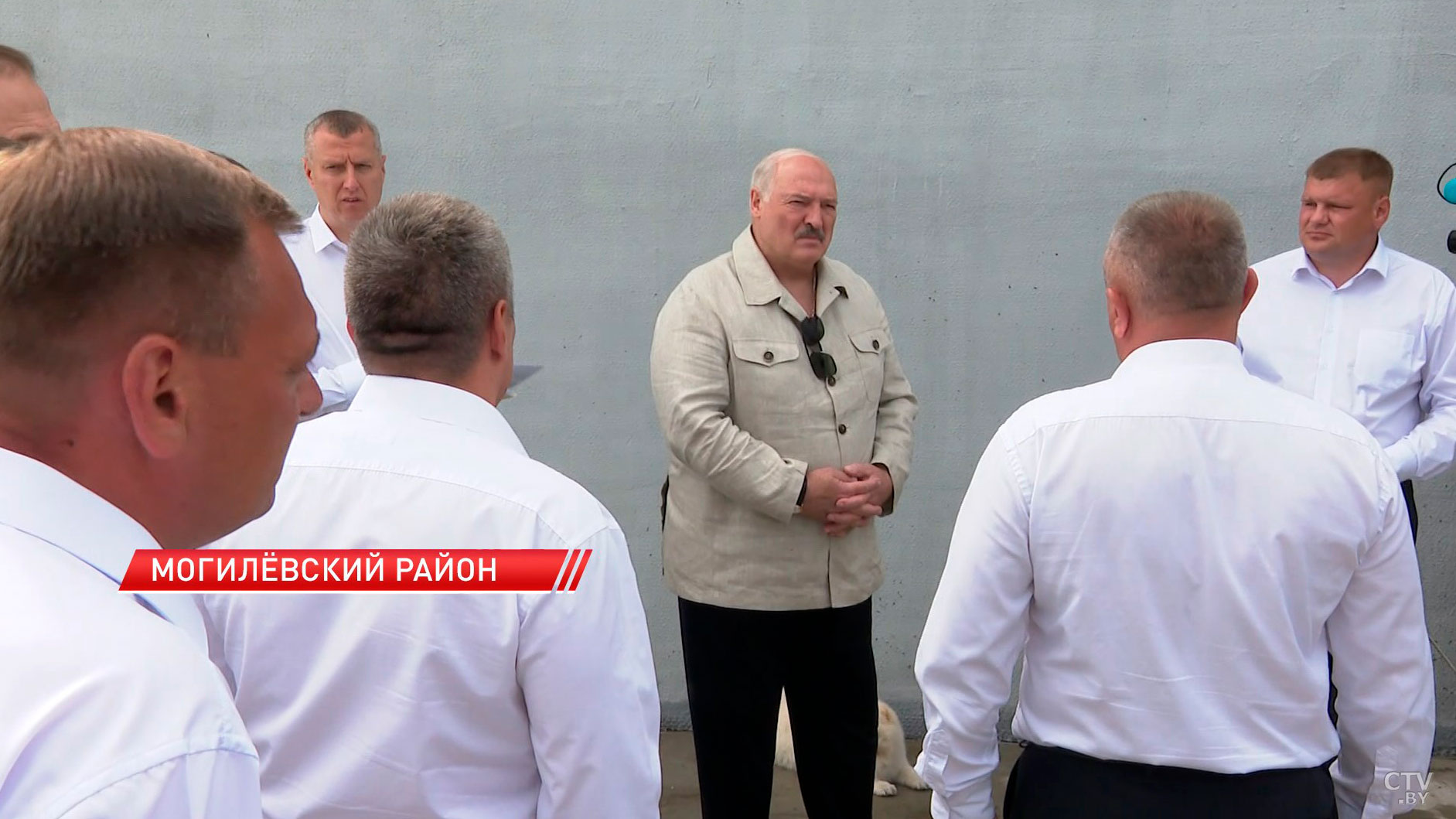 Лукашенко на ферме подарили двух коз-6