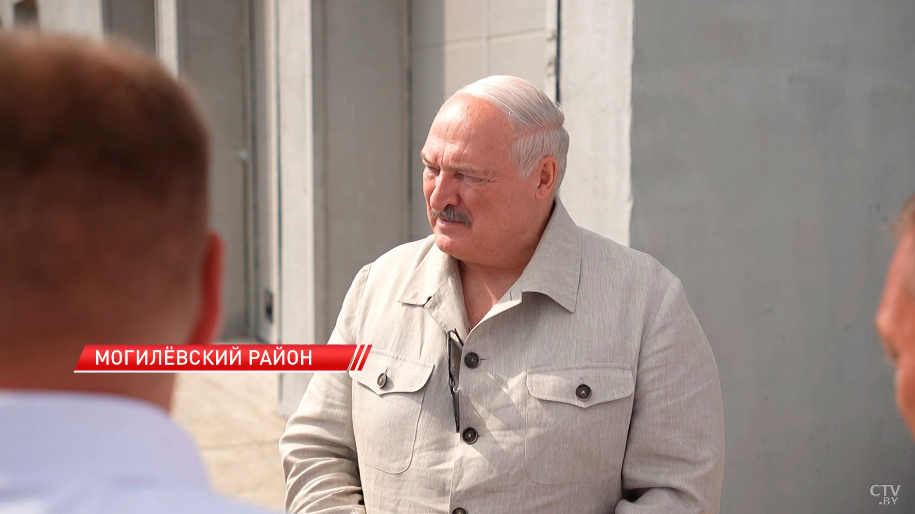 Лукашенко на ферме подарили двух коз-2 Лукашенко на ферме подарили двух коз-2