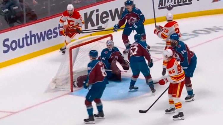 Егор Шарангович оформил голевую передачу в матче НХЛ Егор Шарангович оформил голевую передачу в матче НХЛ