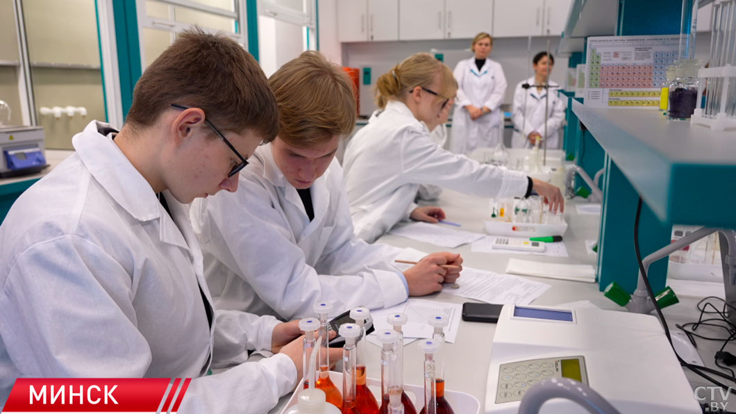 В Лицее имени Дзержинского открылась уникальная химическая лаборатория-2