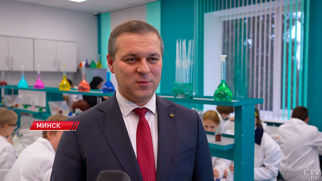 В Лицее имени Дзержинского открылась уникальная химическая лаборатория-4