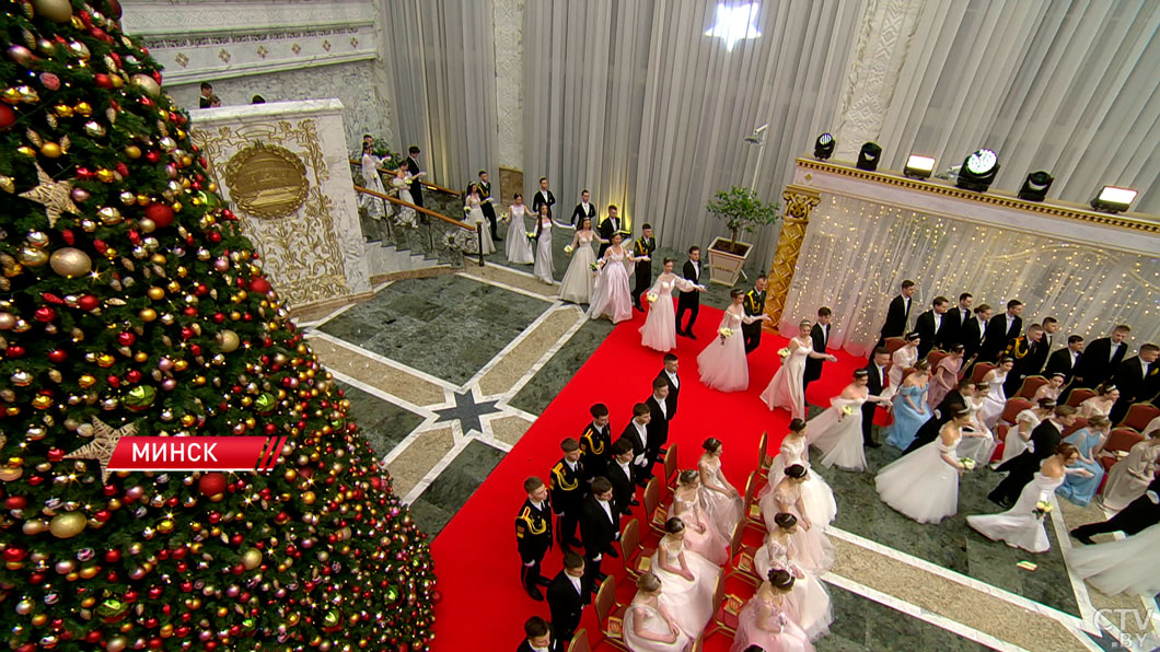 Лукашенко принял участие в новогоднем бале! Что сказал Президент молодёжи – собрали яркие моменты-10