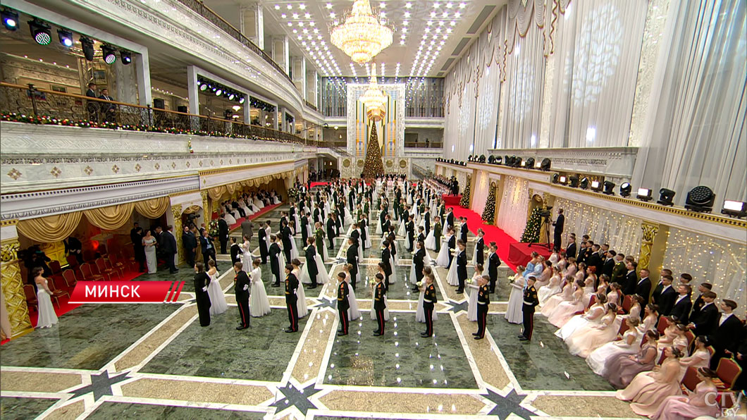 Лукашенко принял участие в новогоднем бале! Что сказал Президент молодёжи – собрали яркие моменты-2