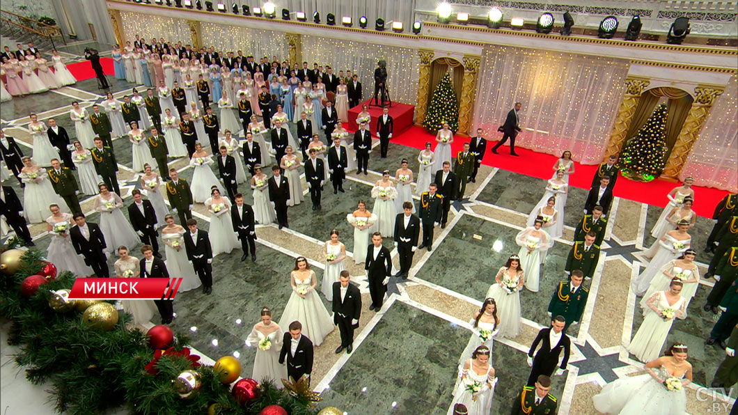 Лукашенко принял участие в новогоднем бале! Что сказал Президент молодёжи – собрали яркие моменты-12