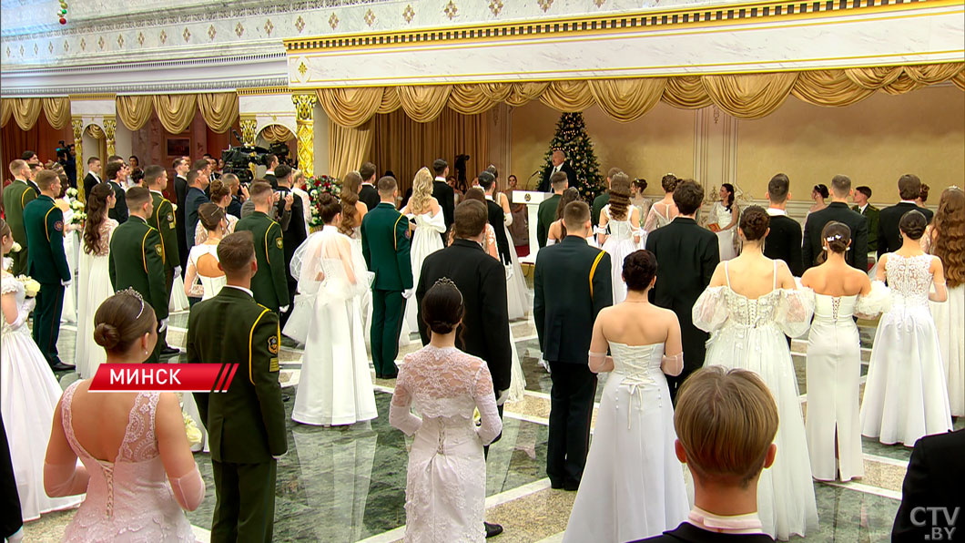 Лукашенко принял участие в новогоднем бале! Что сказал Президент молодёжи – собрали яркие моменты-4