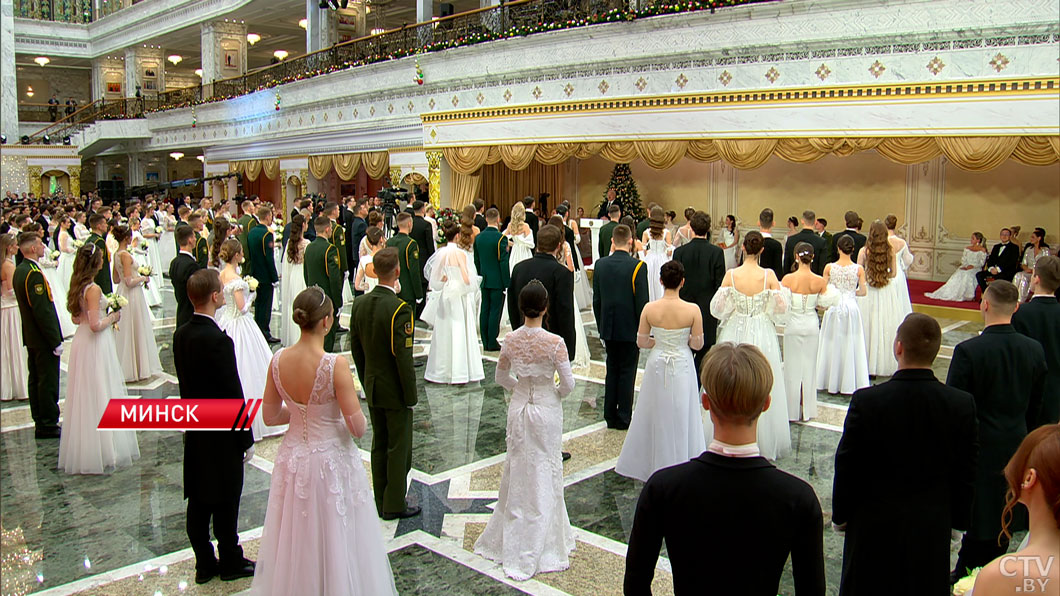 Лукашенко принял участие в новогоднем бале! Что сказал Президент молодёжи – собрали яркие моменты-8