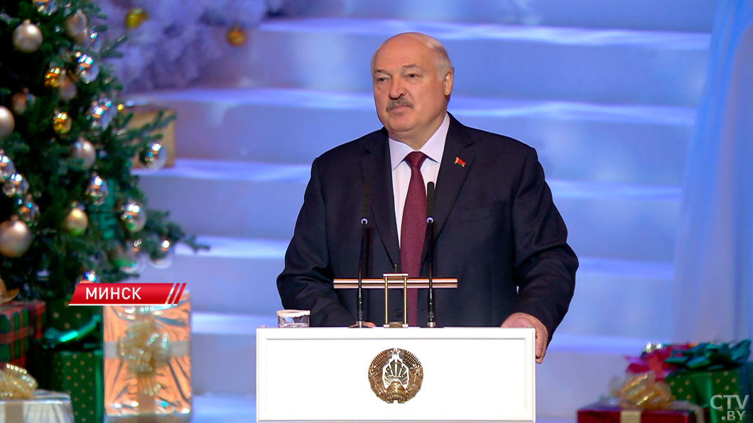Лукашенко: Беларусь всегда сильна традициями, одна из них – новогодние поздравления детей-4