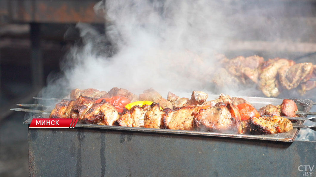 Со вкусом праздника – у столичного Дворца спорта проходит «Калядны кiрмаш»-2