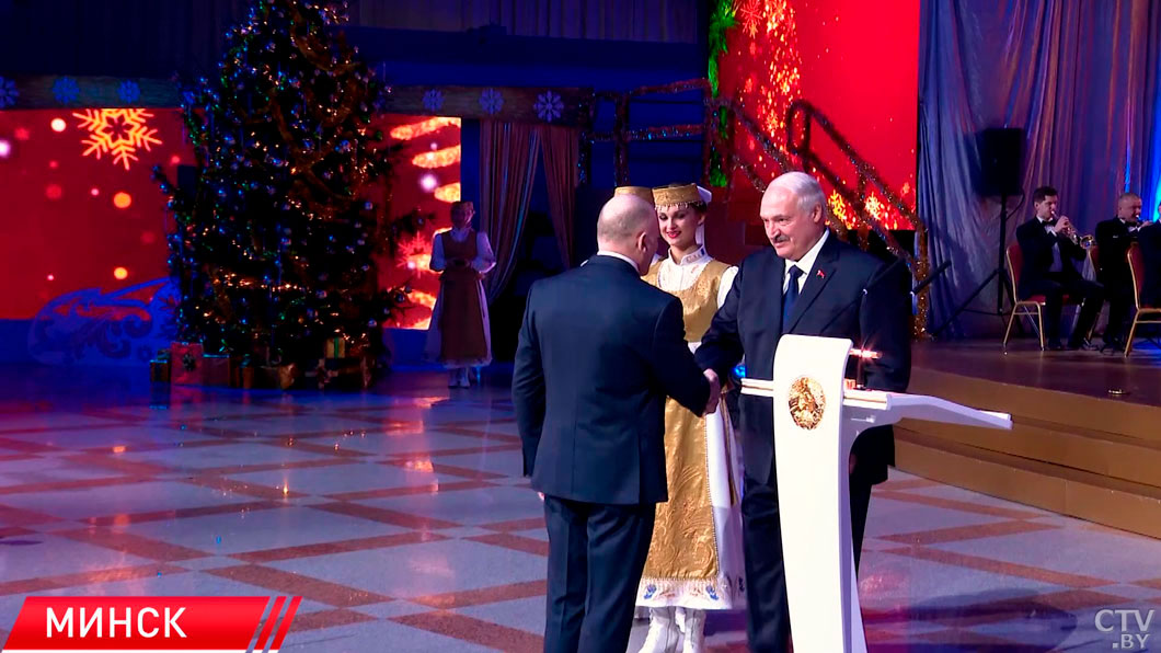 Лукашенко: мы все служим Отечеству, двигая Беларусь вперёд конкретными делами-4