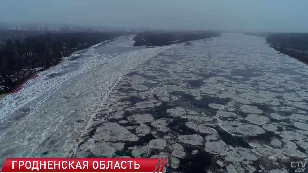 Сотрудники МЧС оказали помощь в откачке талой воды с частных подворий в Гродненской области-2
