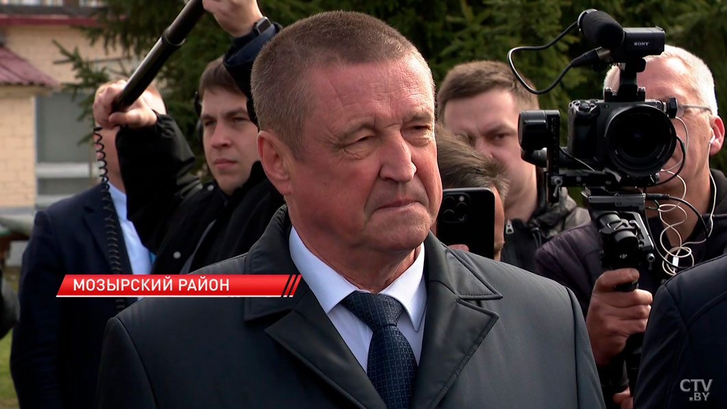 «О чем тогда можно говорить?!» Лукашенко поручил вернуть к жизни систему агросервисов-12 «О чем тогда можно говорить?!» Лукашенко поручил вернуть к жизни систему агросервисов-12