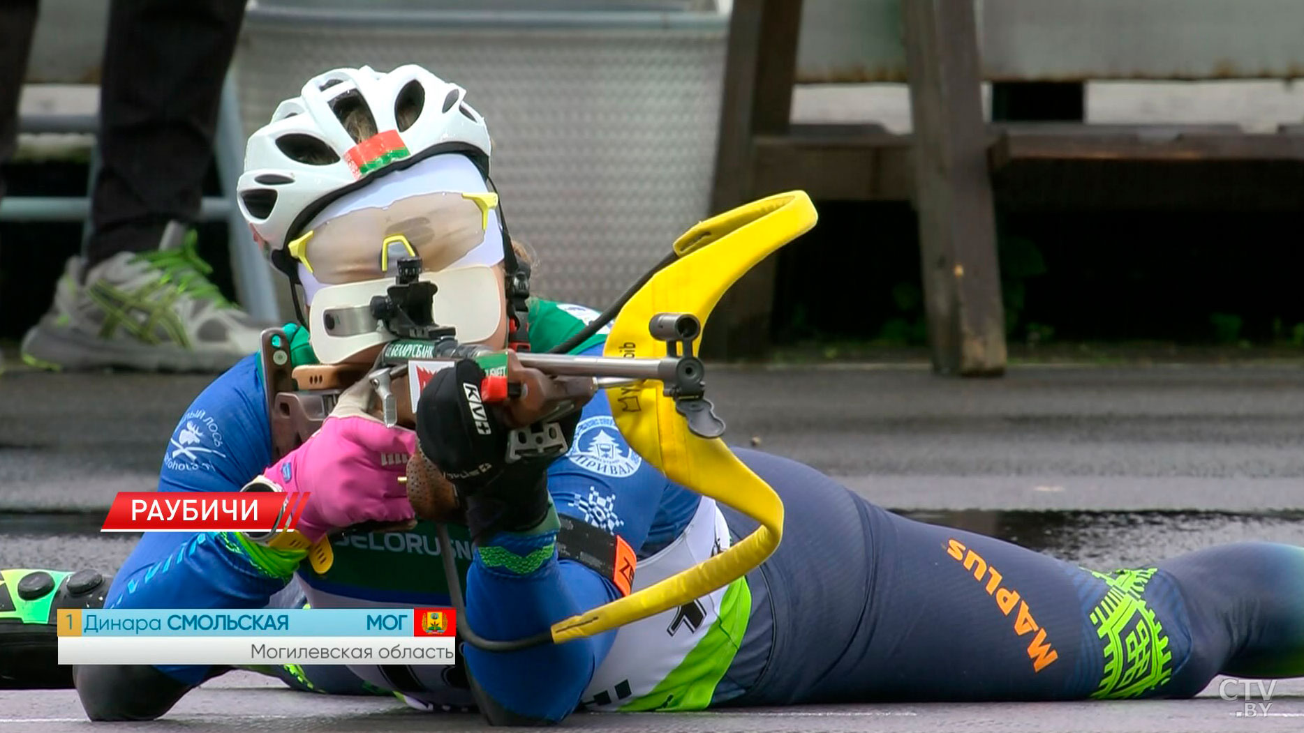 Супруги Смольские выиграли спринтерские гонки на ЧБ по летнему биатлону-1