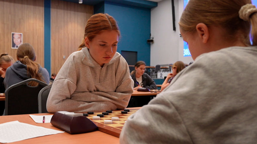 В чемпионате Беларуси по шашкам идёт борьба за места в высшей лиге