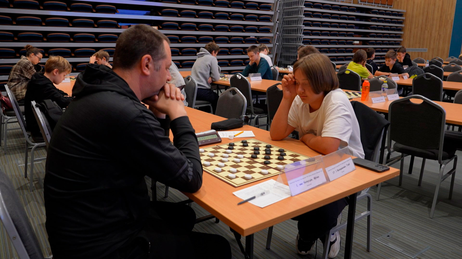 Чемпионат Беларуси по 100-клеточным шашкам в первой лиге проходит в Минске Чемпионат Беларуси по 100-клеточным шашкам в первой лиге проходит в Минске