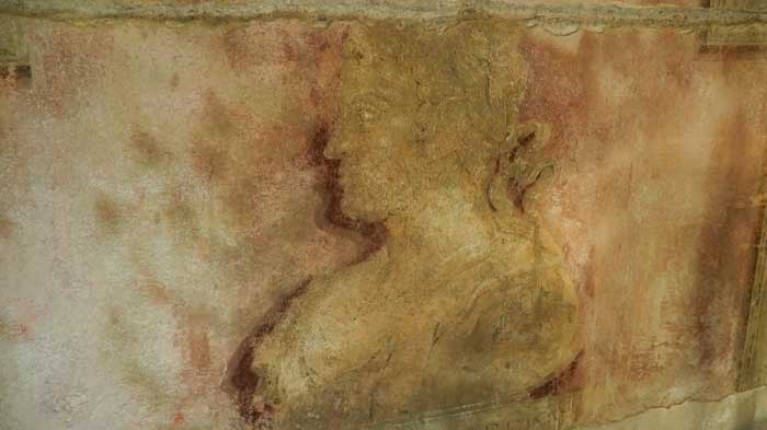 Техника XVIII века – во Дворце Воловичей обнаружили картины с более чем 200-летней историей