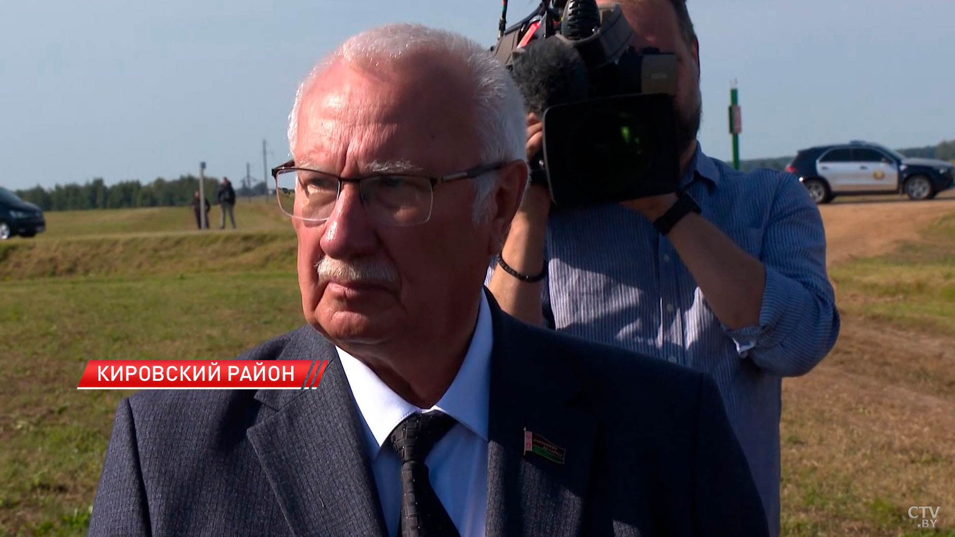 «Ну что, пойдём смотреть твою картошку». Президенту показали урожай белорусского продукта номер один-8