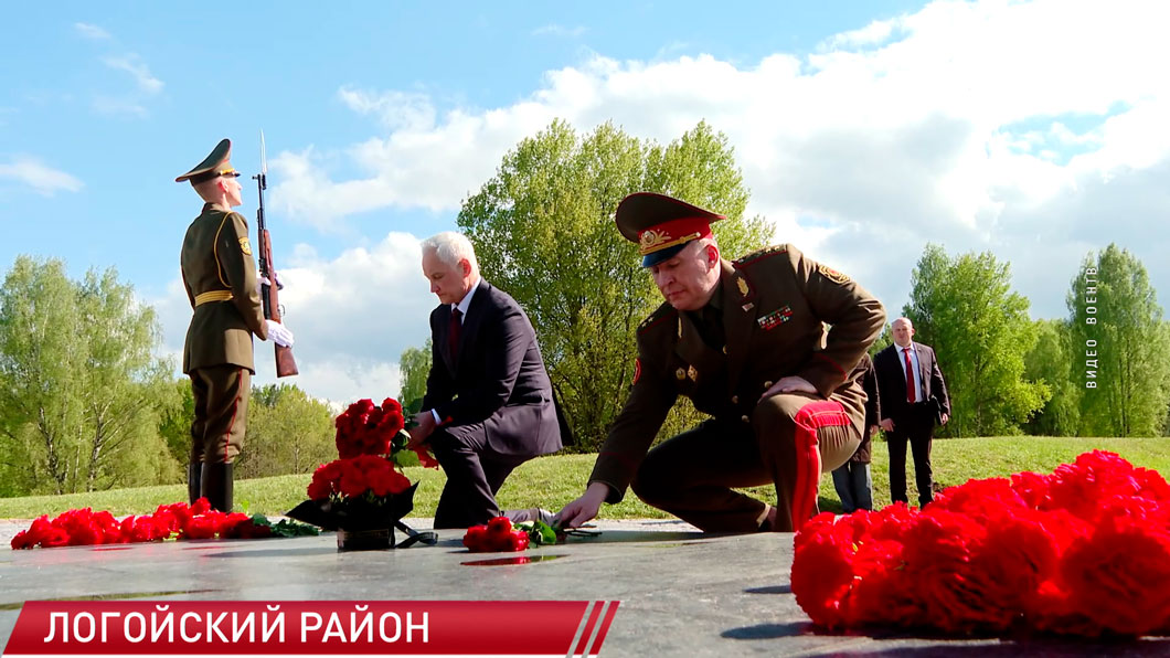 Министры обороны Беларуси и России возложили цветы в мемориальном комплексе «Хатынь»-4