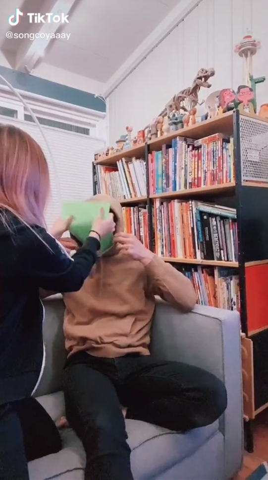 Девушка показала, как превратить мужа в айдола k-pop. И в этом случае парень имеет полное право немножко обидеться -4