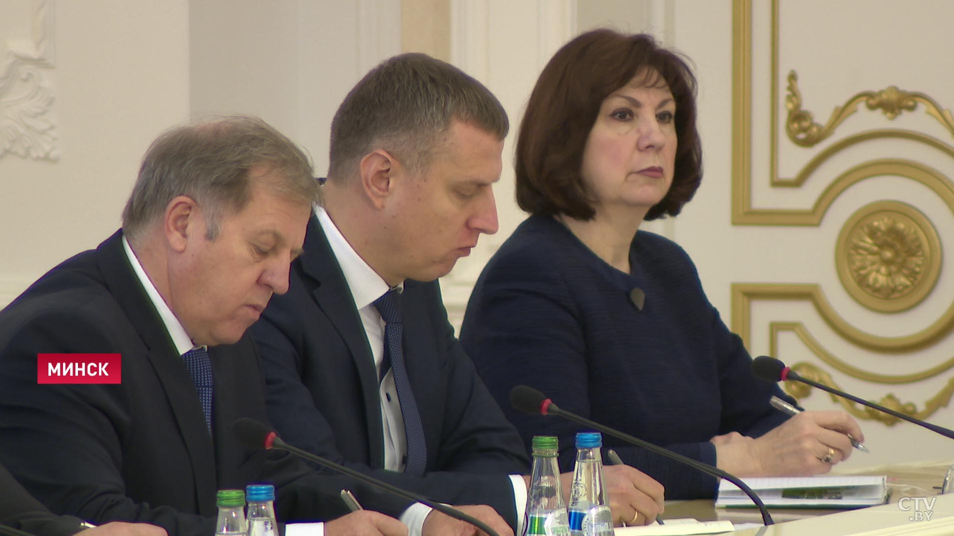 Александр Лукашенко: заразу нам возить не надо, и неважно, с каким паспортом эта зараза-7