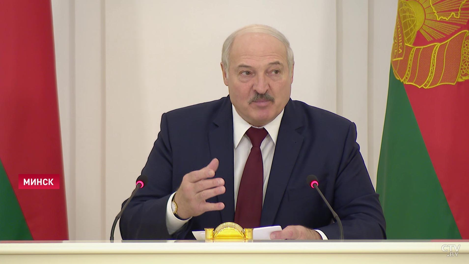 Александр Лукашенко: заразу нам возить не надо, и неважно, с каким паспортом эта зараза-4