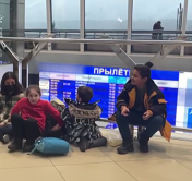 Иракские беженцы не смогли улететь на родину. Почему не прибыл ожидаемый самолёт?