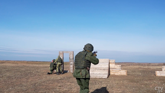 В армии Беларуси продолжается комплексная проверка боеготовности. К каким вызовам готовятся силовики?-8