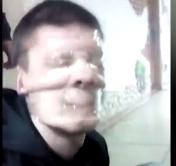 «Связали скотчем, заклеили глаза и рот». Студенты избили соседа по общежитию и выложили видео в Сеть
