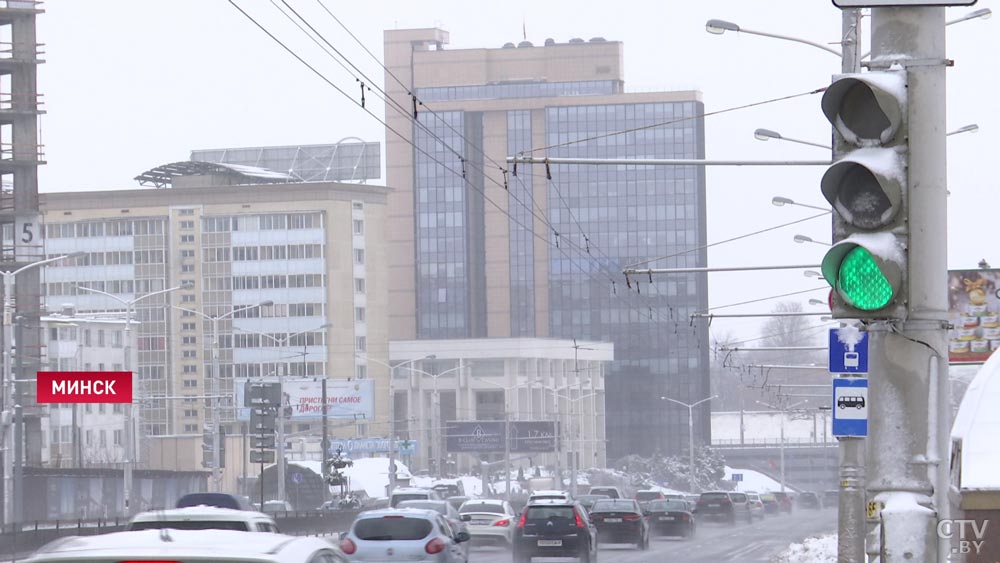 Снегопад «Ларс» осложнил ситуацию на дорогах Беларуси. В аварии погибла молодая девушка-7