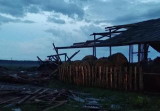 Грозовой фронт прошёл над Беларусью и повредил больше 20 зданий. Оранжевый уровень опасности сохраняется