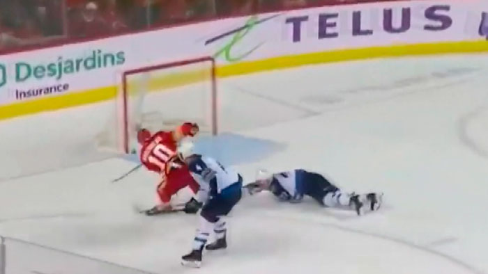 Егор Шарангович дебютировал за «Калгари» в НХЛ