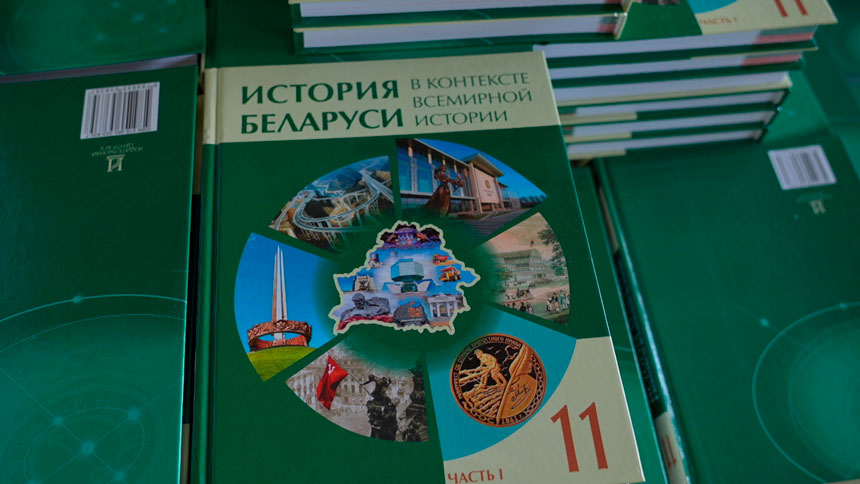 В Беларуси печатают учебники к 1 сентября. Как они создаются – увидели процесс своими глазами