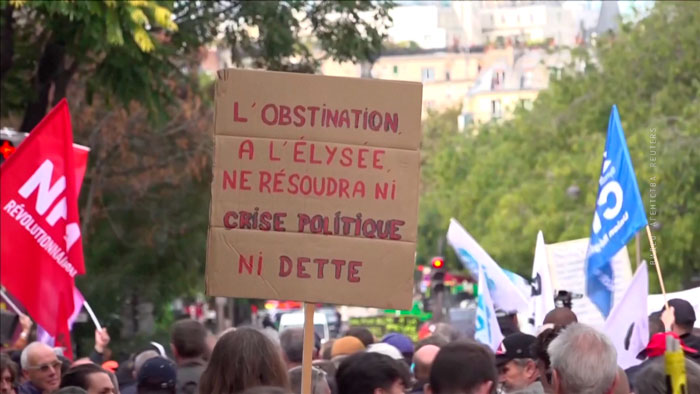 Более 200 французских городов были охвачены протестами