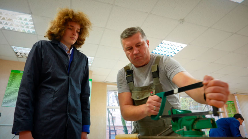 Навыки, которые реально помогают в быту – чему учат на «трудах» в Беларуси? Навыки, которые реально помогают в быту – чему учат на «трудах» в Беларуси?