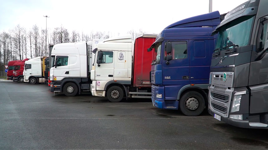 На спецплощадках размещены более 1300 оставшихся в Беларуси литовских фур
