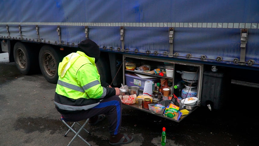 Больше тысячи литовских фур застряли в Беларуси! Какие условия создали для водителей и сколько ещё ждать?