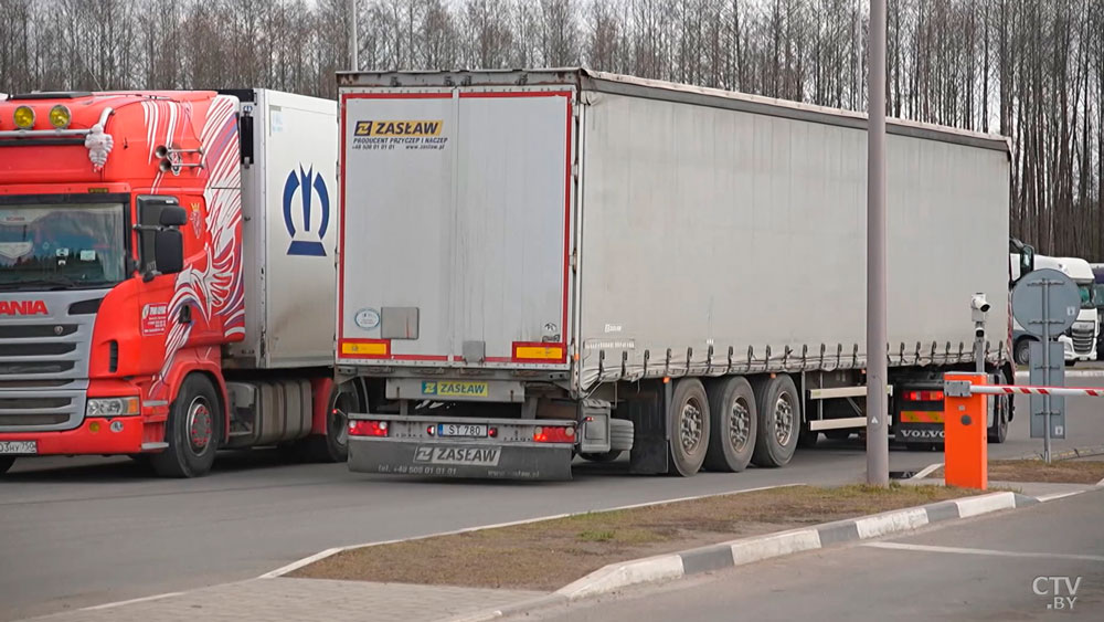Порядка 700 литовских фур покинули Беларусь-2