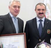 За продвижение спорта: в штаб-квартире НОК чествовали олимпийских чемпионов и руководителей