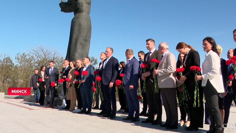 Посетили Музей ВОВ и Стелу. Прошёл первый день совместного заседания спортсменов НОК Беларуси и России-7