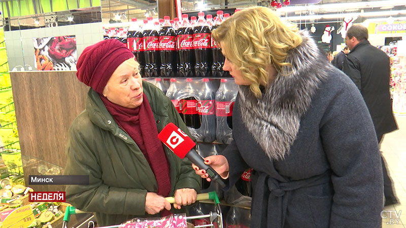 Сколько зарабатывают магазины и тратят белорусы в последние дни года? Смотрим, что лежит в корзинах у покупателей-21