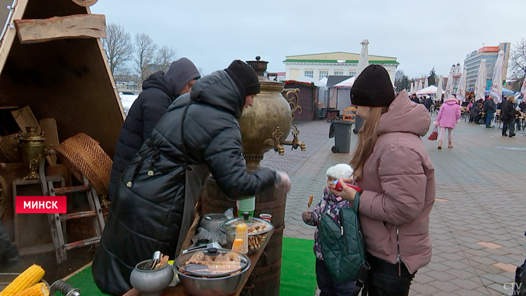 Возле Дворца спорта открылась новогодняя ярмарка. Показываем, что там можно увидеть и попробовать-4