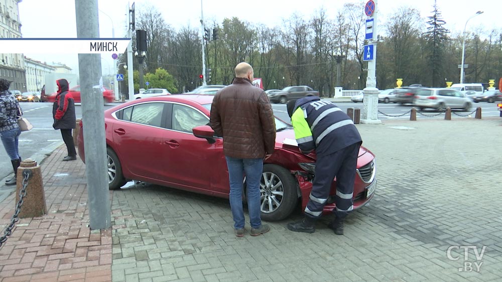 Два автомобиля столкнулись на проспекте Независимости у цирка-4