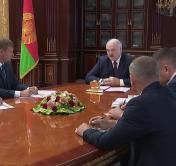 Александр Лукашенко, назначая глав пяти районов: «Хочу, чтобы вы были начеку и знали, что мы не можем позволить расшатать страну»