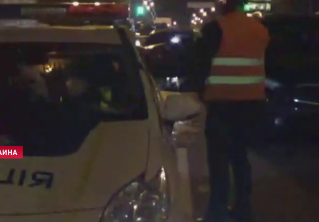 Стрельба в Киеве. Ранения получил полицейский, который остановил нарушителей ПДД Стрельба в Киеве. Ранения получил полицейский, который остановил нарушителей ПДД