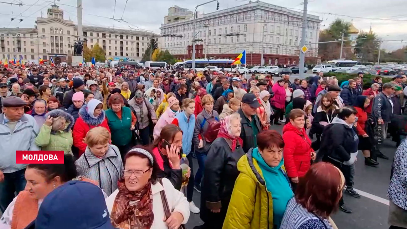 Несколько тысяч человек вновь устроили демонстрацию в центре Кишинёва