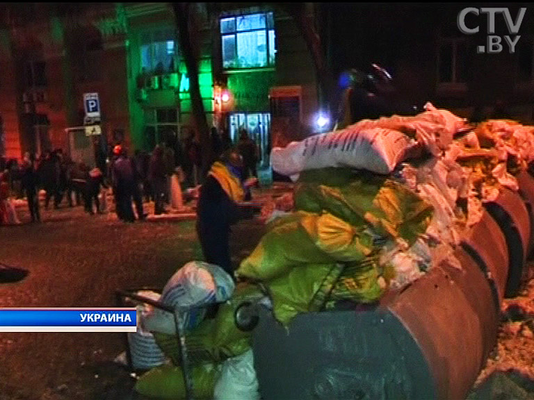 Во время захвата Украинского дома в Киеве в милиционеров бросили боевую гранату