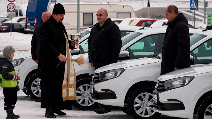 Учебные центры ДОСААФ получили 20 новых автомобилей Lada