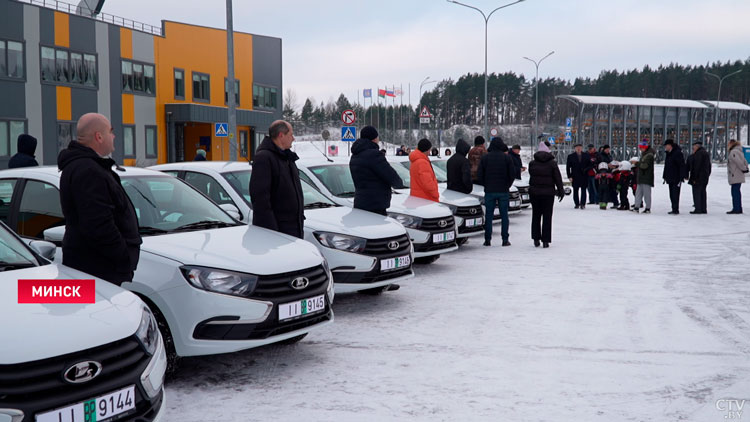 Учебные центры ДОСААФ получили 20 новых автомобилей Lada-1