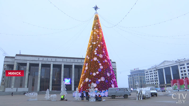 Что такое Новый год для каждого? Рассказывают минчане и гости города на Октябрьской площади-27